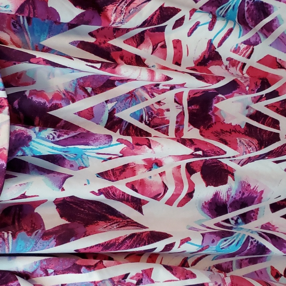 Abstract Floral Knit Ruffle Top - Size L - Picture 5 of 8